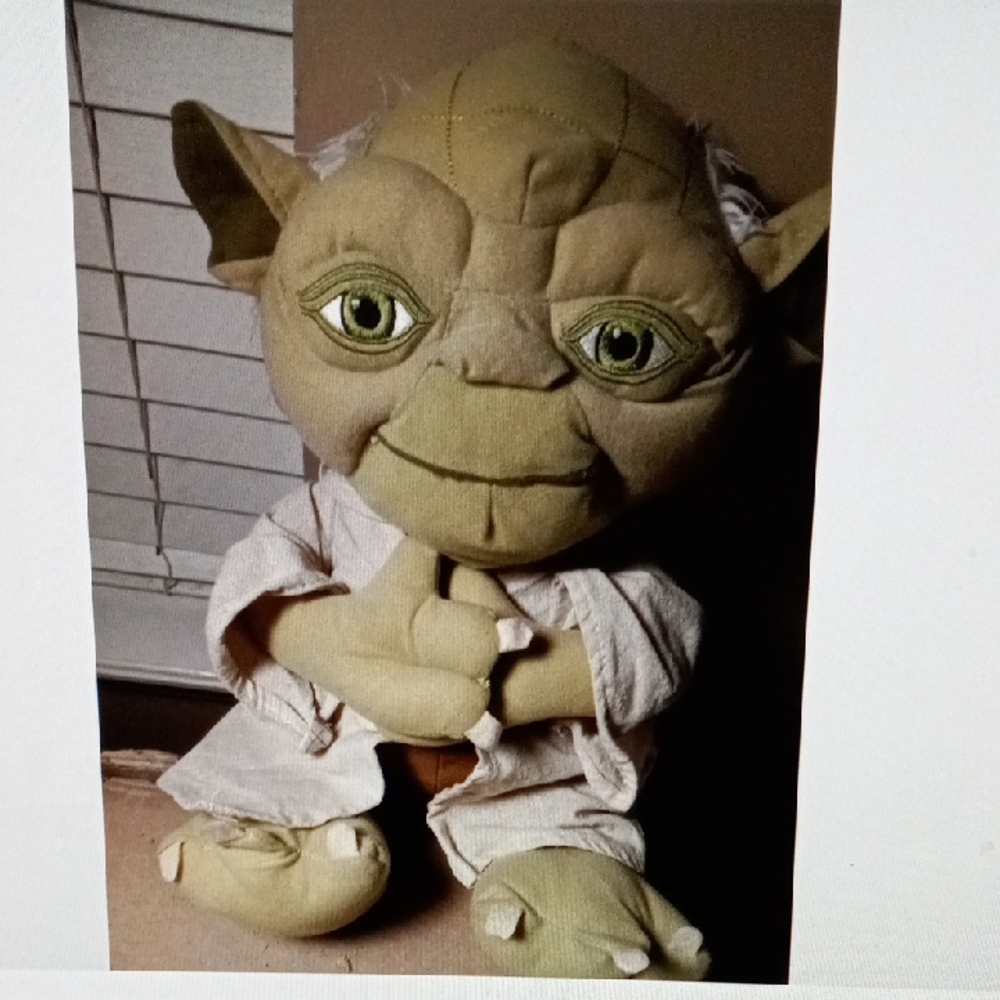 18" Green Yoda Plush - Picture 4 of 12